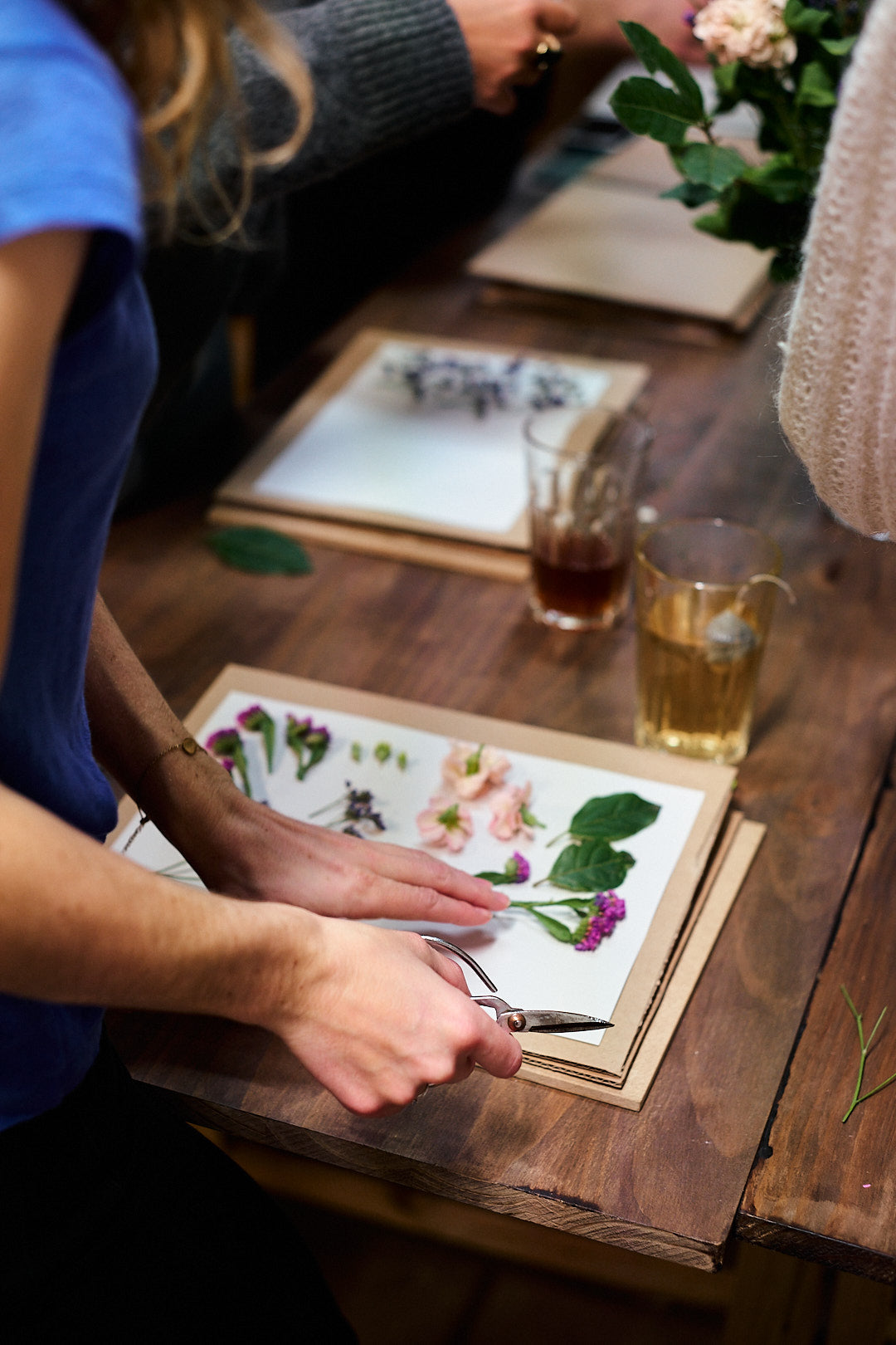 atelier herbier de fleurs apprendre a créer un herbier comment presser fleurs feuilles atelier diy evjf herbier folium